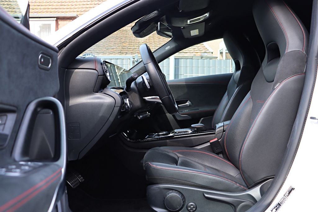 Mercedes-Benz CLA 180 AMG LINE, Bild 12