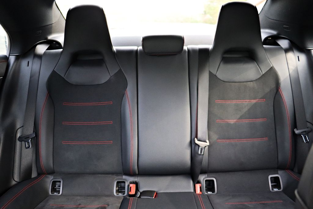 Mercedes-Benz CLA 180 AMG LINE, Bild 13