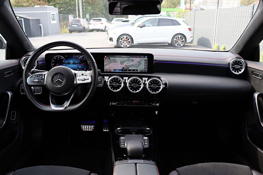 Mercedes-Benz CLA 180 AMG LINE, Bild 10