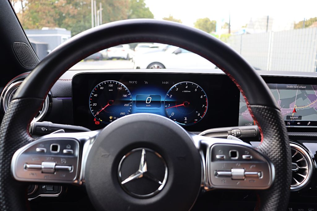 Mercedes-Benz CLA 180 AMG LINE, Bild 15