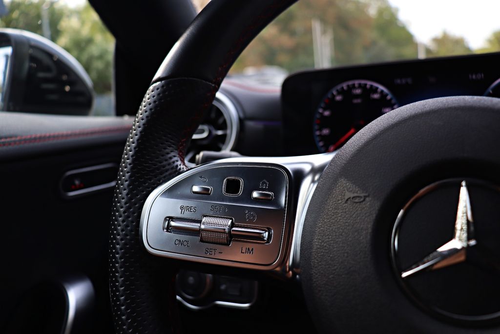 Mercedes-Benz CLA 180 AMG LINE, Bild 18