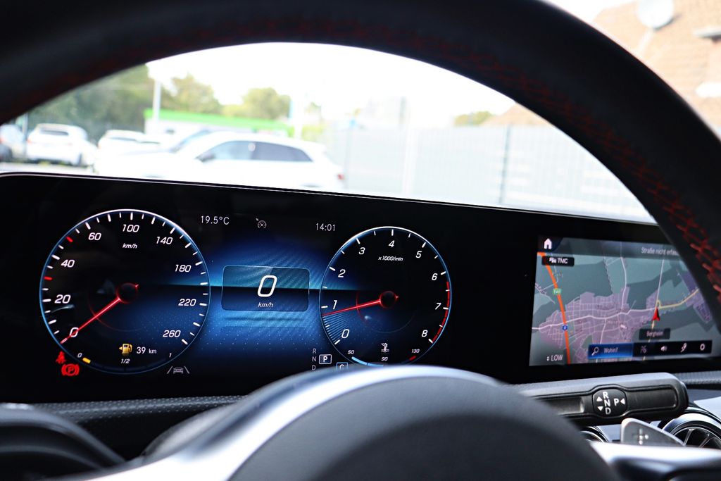 Mercedes-Benz CLA 180 AMG LINE, Bild 16