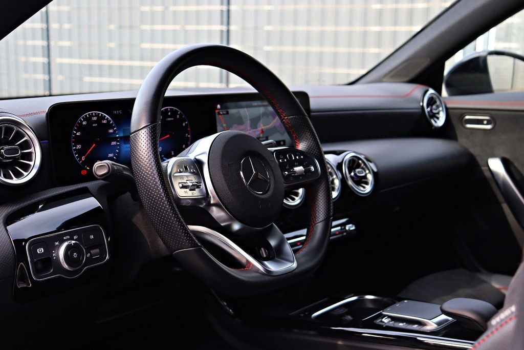 Mercedes-Benz CLA 180 AMG LINE, Bild 11