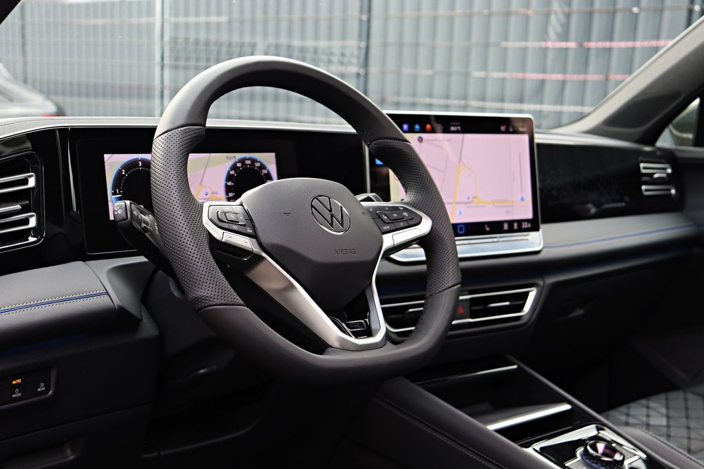 Volkswagen Tiguan 2.0 TDI R-Line 4M PANO, Bild 17